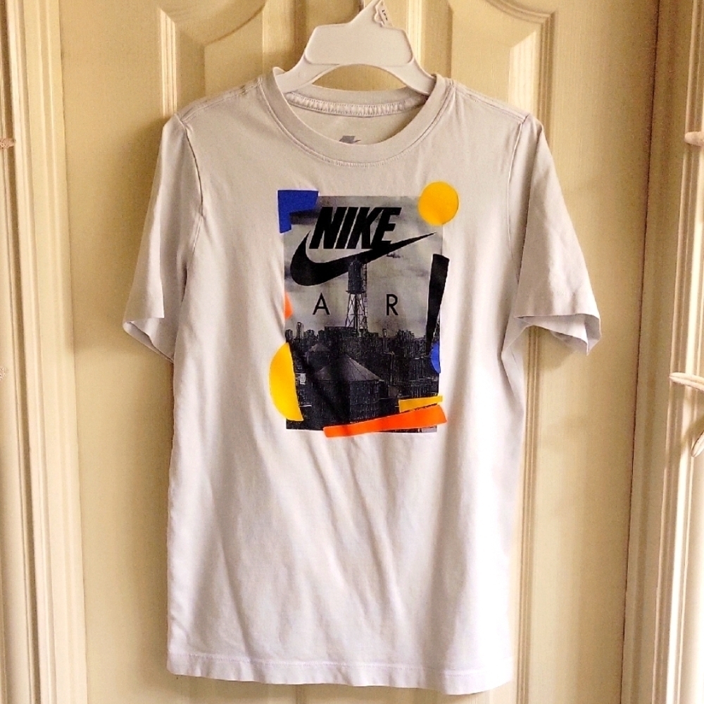 Nike White Graphic T-Shirt